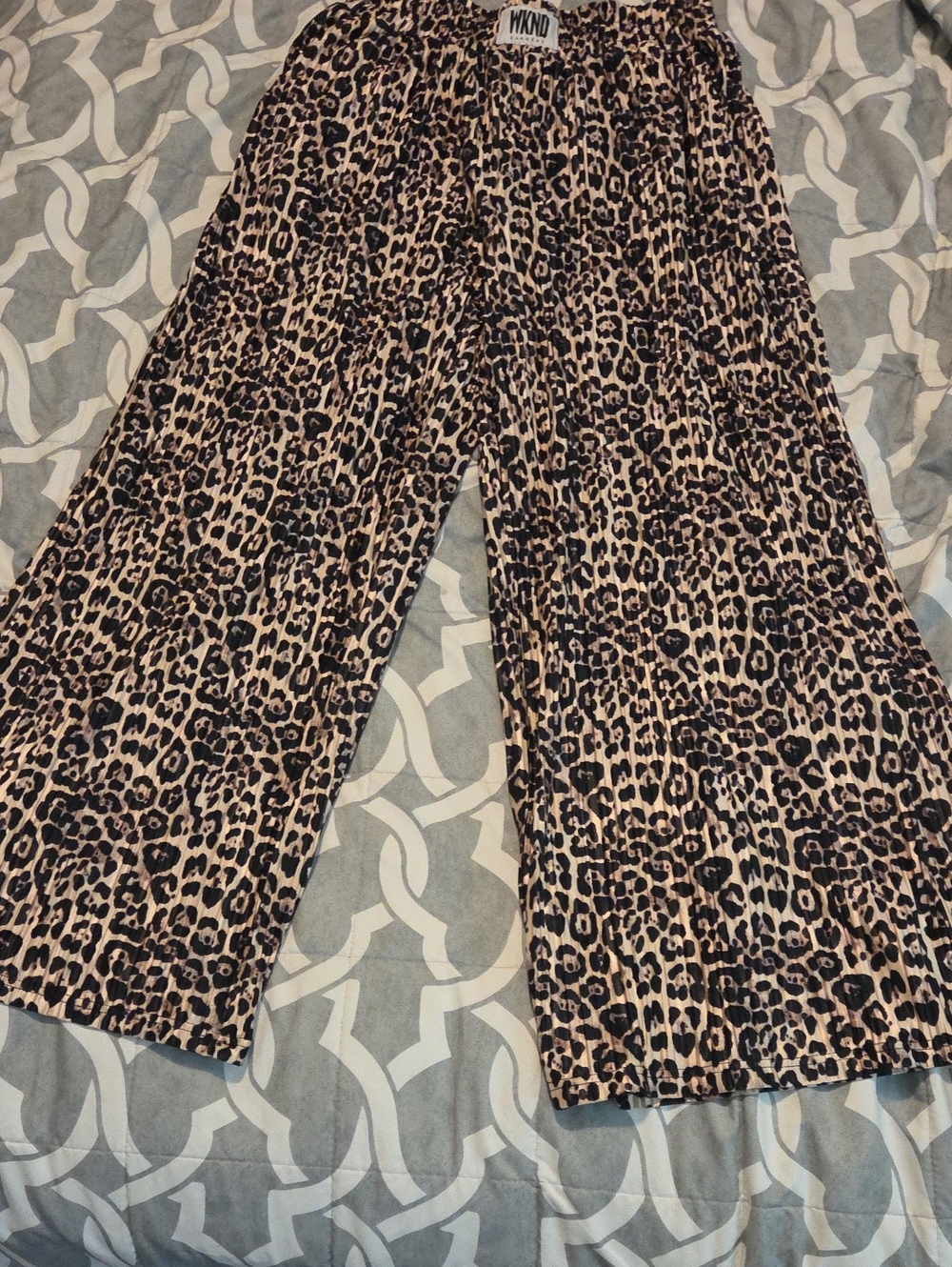 WKND Leopard Wide-Leg Plissé Pants in Beige/Black-L - Picture 8 of 8